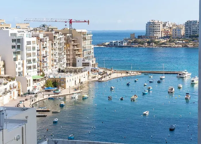 Stunning In Saint Julians With Sea Views 아파트