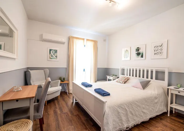 Stunning In Saint Julians With Sea Views 아파트